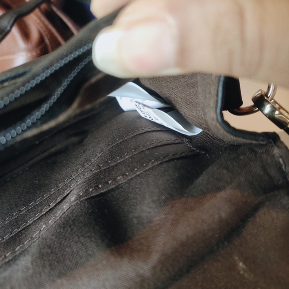 Pure leather imported Italy leather black solid sling bag - Picture 8 of 15